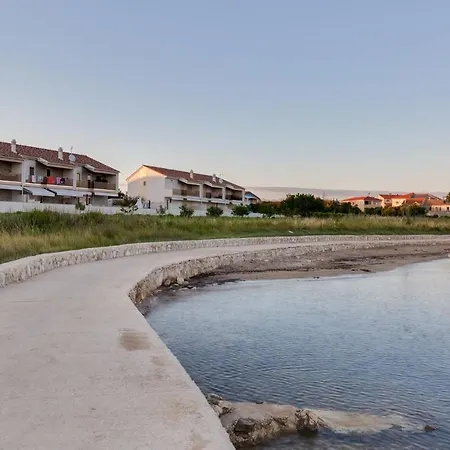 Crowonder Beachfront Blue Bay With Jacuzzi- B2 Villa