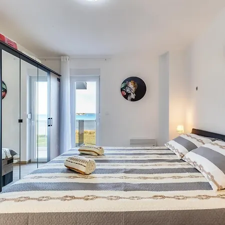 Crowonder Beachfront Blue Bay With Jacuzzi- B2 Villa *