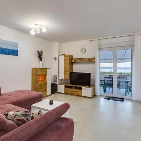 Crowonder Beachfront Blue Bay With Jacuzzi- B2 Villa Privlaka (Zadar)