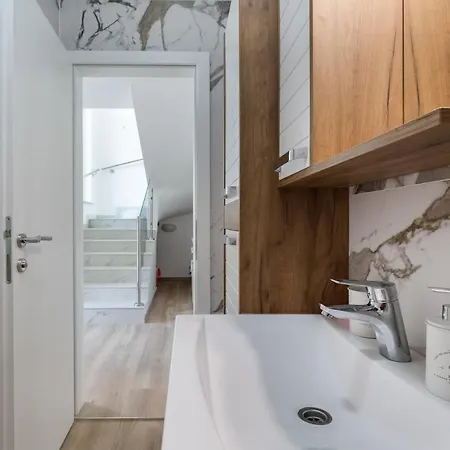 Crowonder Beachfront Blue Bay With Jacuzzi- B2 Villa