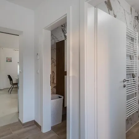 Crowonder Beachfront Blue Bay With Jacuzzi- B2 Vila *