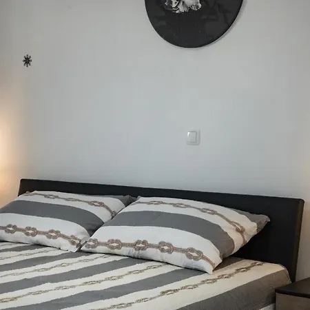 Villa Crowonder Beachfront Blue Bay With Jacuzzi- B2
