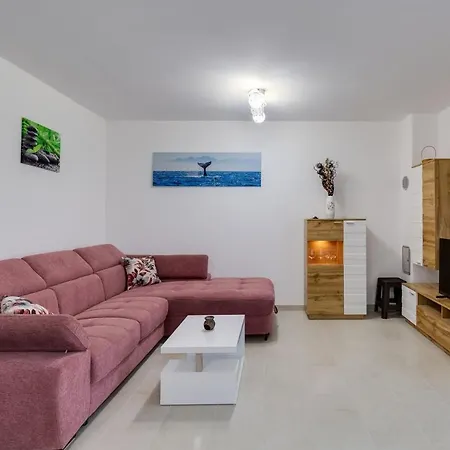 Crowonder Beachfront Blue Bay With Jacuzzi- B2 Vila *