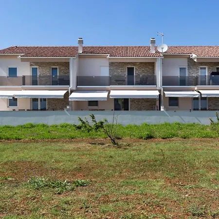 Crowonder Beachfront Blue Bay With Jacuzzi- B2 * Privlaka (Zadar)
