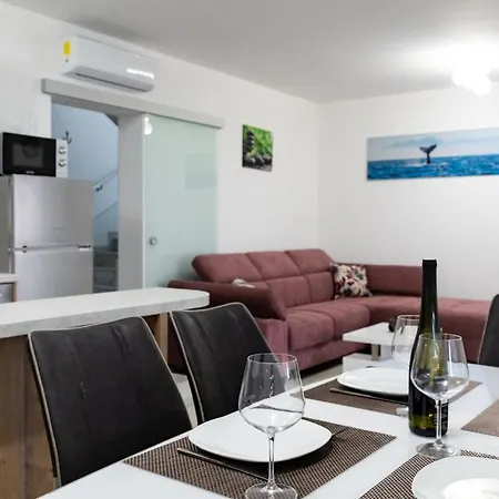 Vila Crowonder Beachfront Blue Bay With Jacuzzi- B2 *