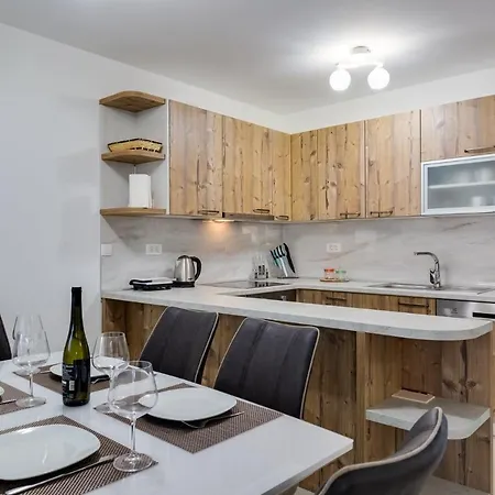Vila Crowonder Beachfront Blue Bay With Jacuzzi- B2 Privlaka (Zadar)