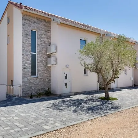 Crowonder Beachfront Blue Bay With Jacuzzi- B2 Vila