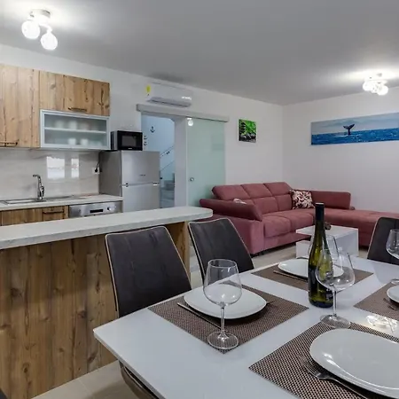 Crowonder Beachfront Blue Bay With Jacuzzi- B2 Villa *
